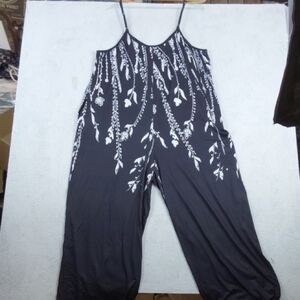 Black and White Floral Jumpsuit Wide Leg Stretchy Flowy Pockets Elegant Sz.3X